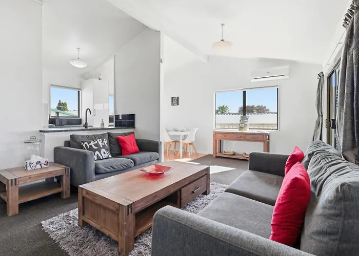 Vakantiehuis Retreat - Stylish 2br With Covered Deck