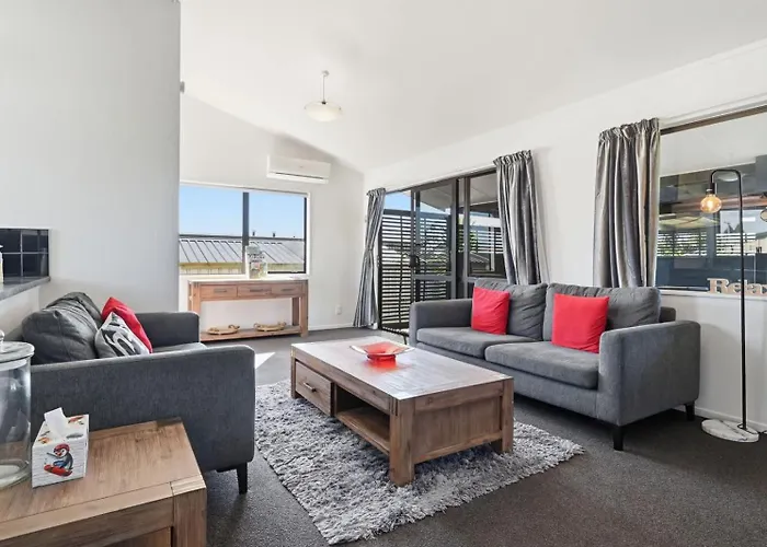 Retreat - Stylish 2br With Covered Deck Holiday home Rotorua