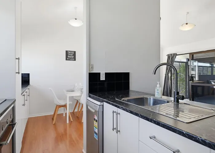 Retreat - Stylish 2br With Covered Deck Holiday home Rotorua