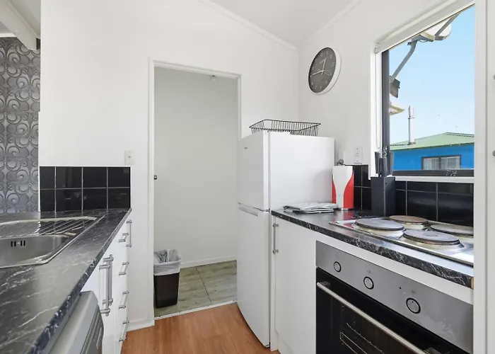 Retreat - Stylish 2br With Covered Deck Holiday home Rotorua