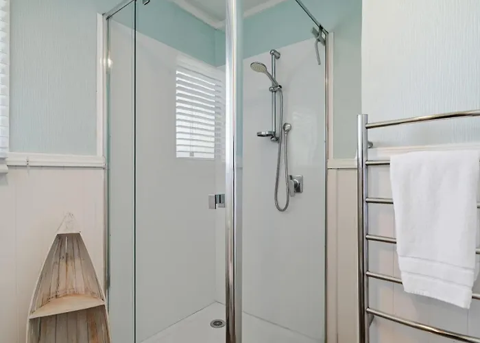 Retreat - Stylish 2br With Covered Deck Rotorua