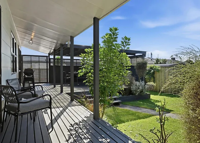 Retreat - Stylish 2br With Covered Deck Vakantiehuis Rotorua